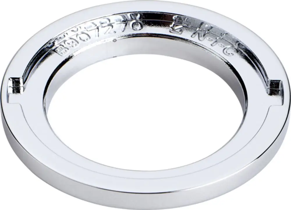 Dekorative Rosette in Chrom von Ideal Standard, ringförmig mit Aussparung und glatter Oberfläche, geeignet für die Montage an Wasseranschlüssen oder Armaturen.